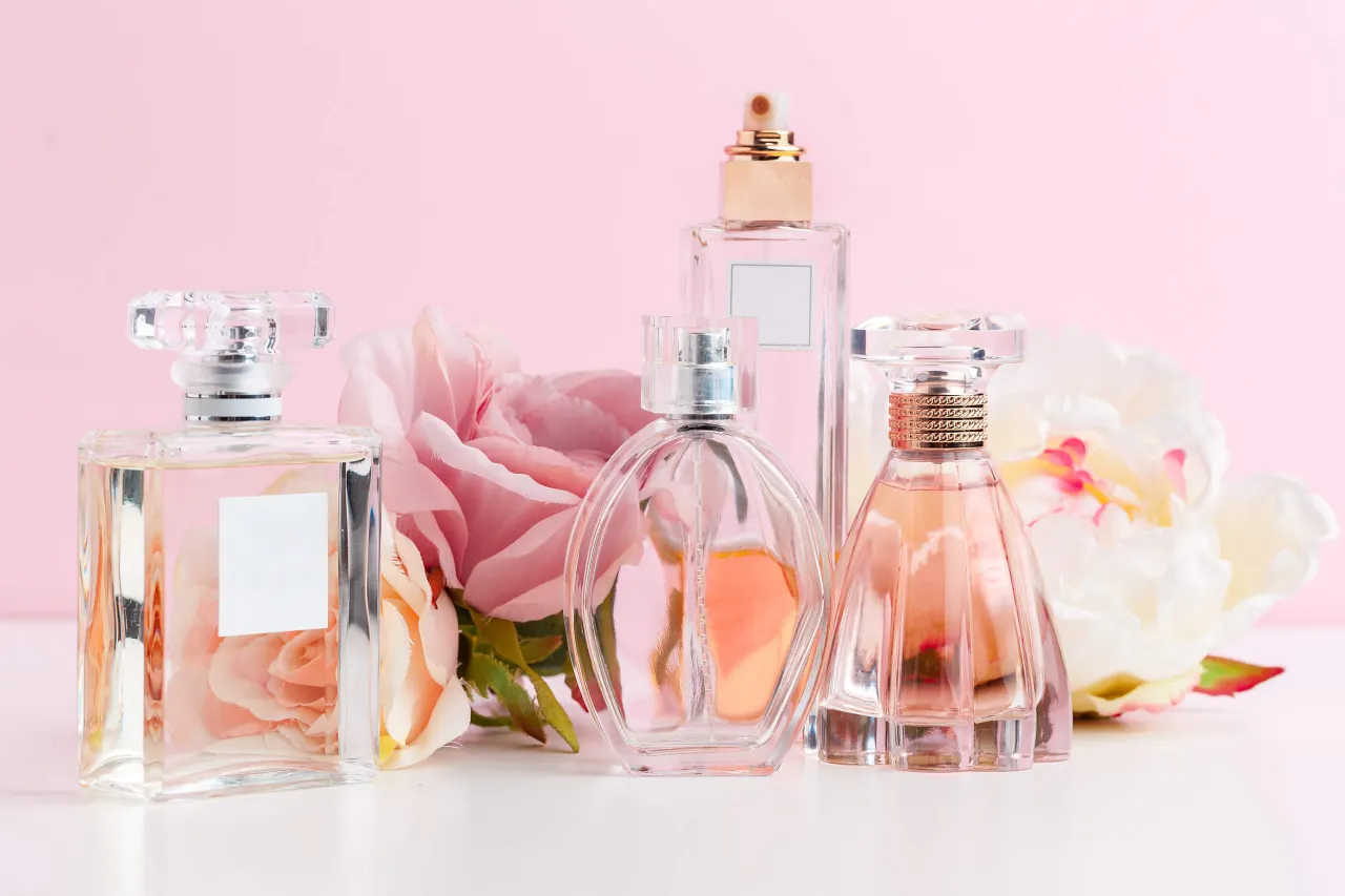 Zdjęcie Jakie perfumy damskie wybrać? Najlepsze zapachy na różne okazje