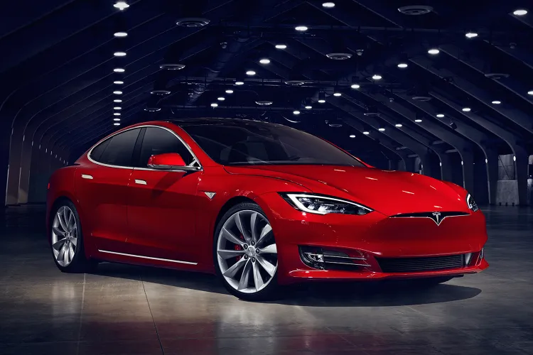 Zdjęcie Ile kosztuje samochód elektryczny Tesla? Odkryj ceny i opcje dostępne