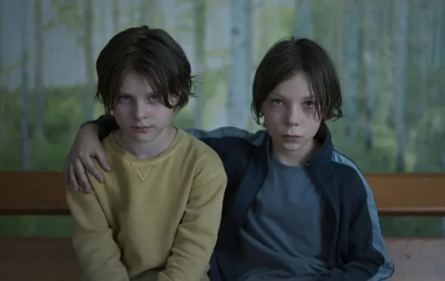 Zdjęcie Gdzie obejrzeć film Plac zabaw online w Polsce i uniknąć pomyłek
