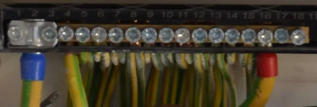 Zdjęcie Jak podłączyć uziemienie w rozdzielni - uniknij niebezpieczeństw elektrycznych