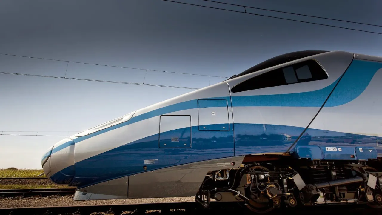 Zdjęcie Czy InterCity to Pendolino? Odkryj różnice i komfort podróży