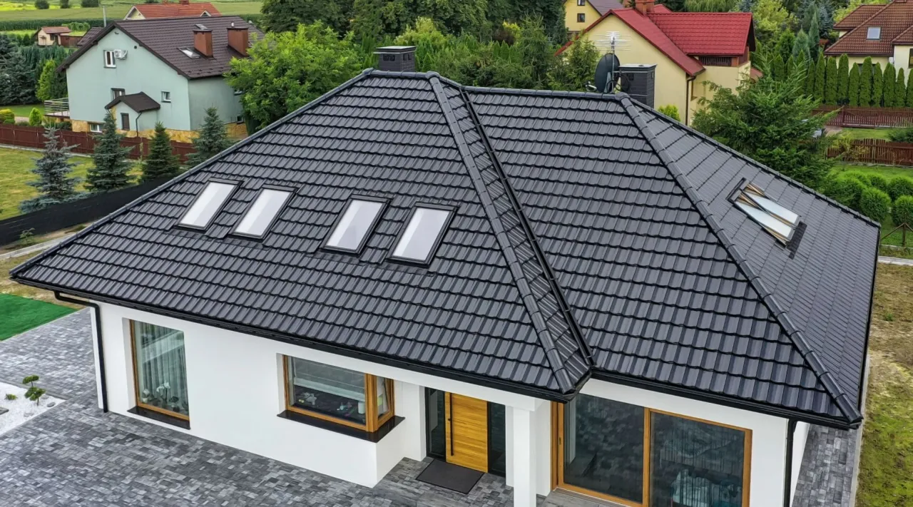 Zdjęcie Najlepsza dachówka ceramiczna - porównanie jakości i trwałości