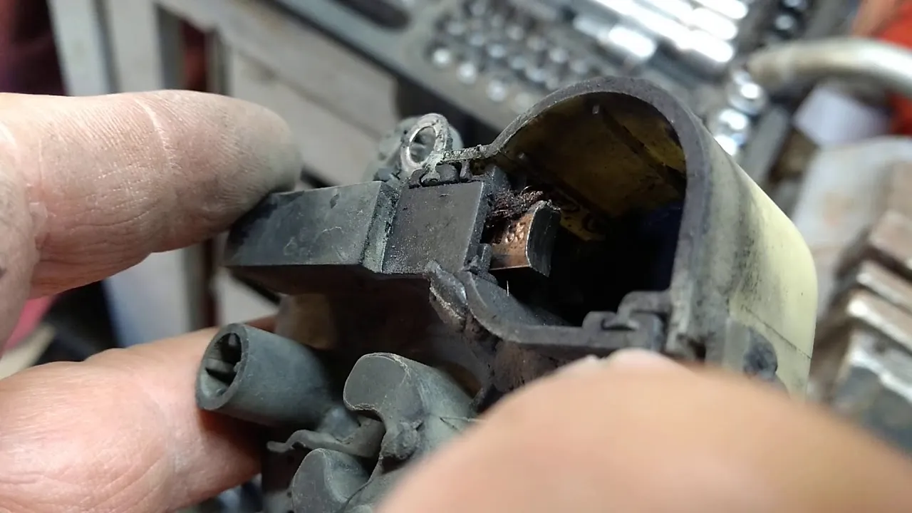 Zdjęcie Jak wymontować alternator peugeot 206 - uniknij kosztownych błędów