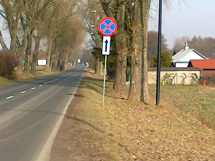 Zdjęcie Czy skrzyżowanie odwołuje znak teren zabudowany? Sprawdź, co musisz wiedzieć