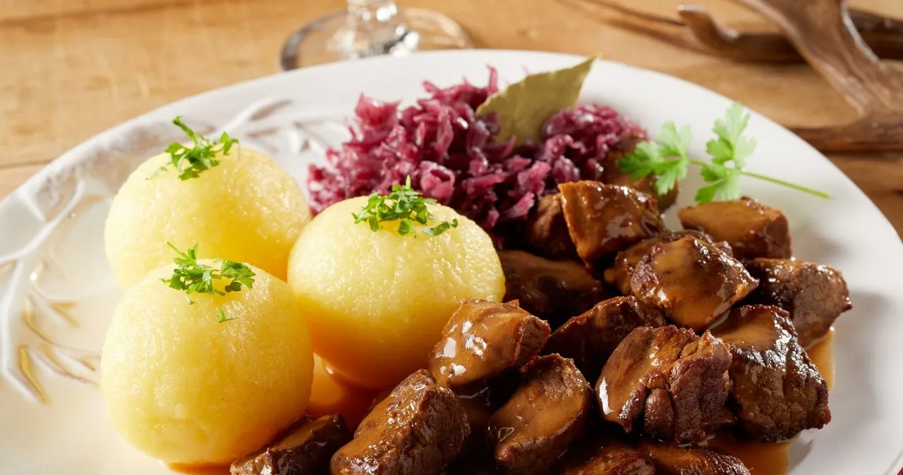 Zdjęcie Jak zrobić szynkę wieprzową na obiad – proste przepisy na smaczne danie