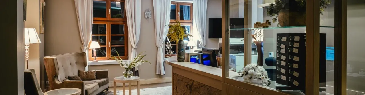 Zdjęcie Czy można wynająć pokój w hotelu nie mając 18 lat? Oto zasady