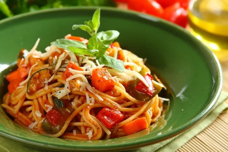 Zdjęcie Pyszne spaghetti wegetariańskie z cukinią, które pokochasz na pewno