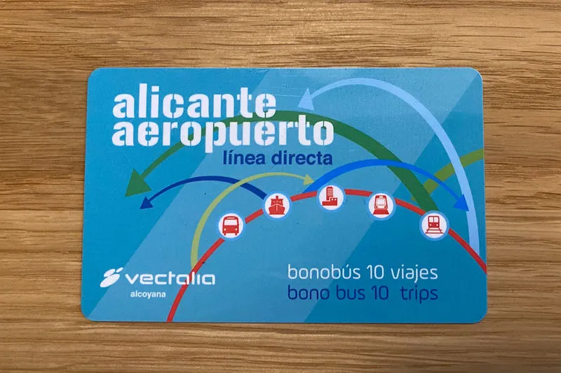 Zdjęcie Jak dojechać z lotniska Alicante do centrum? Sprawdź najtańsze opcje