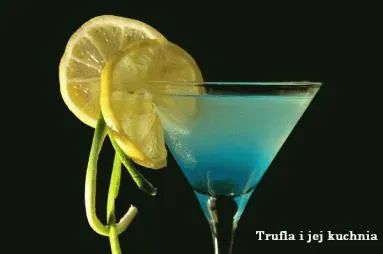 Zdjęcie Najlepsze przepisy na drinki z syropem Blue Curacao, które zachwycą