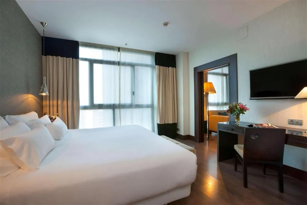 Zdjęcie Hotel NH Central Convenciones Sevilla: Comodidad y Ubicación Ideal