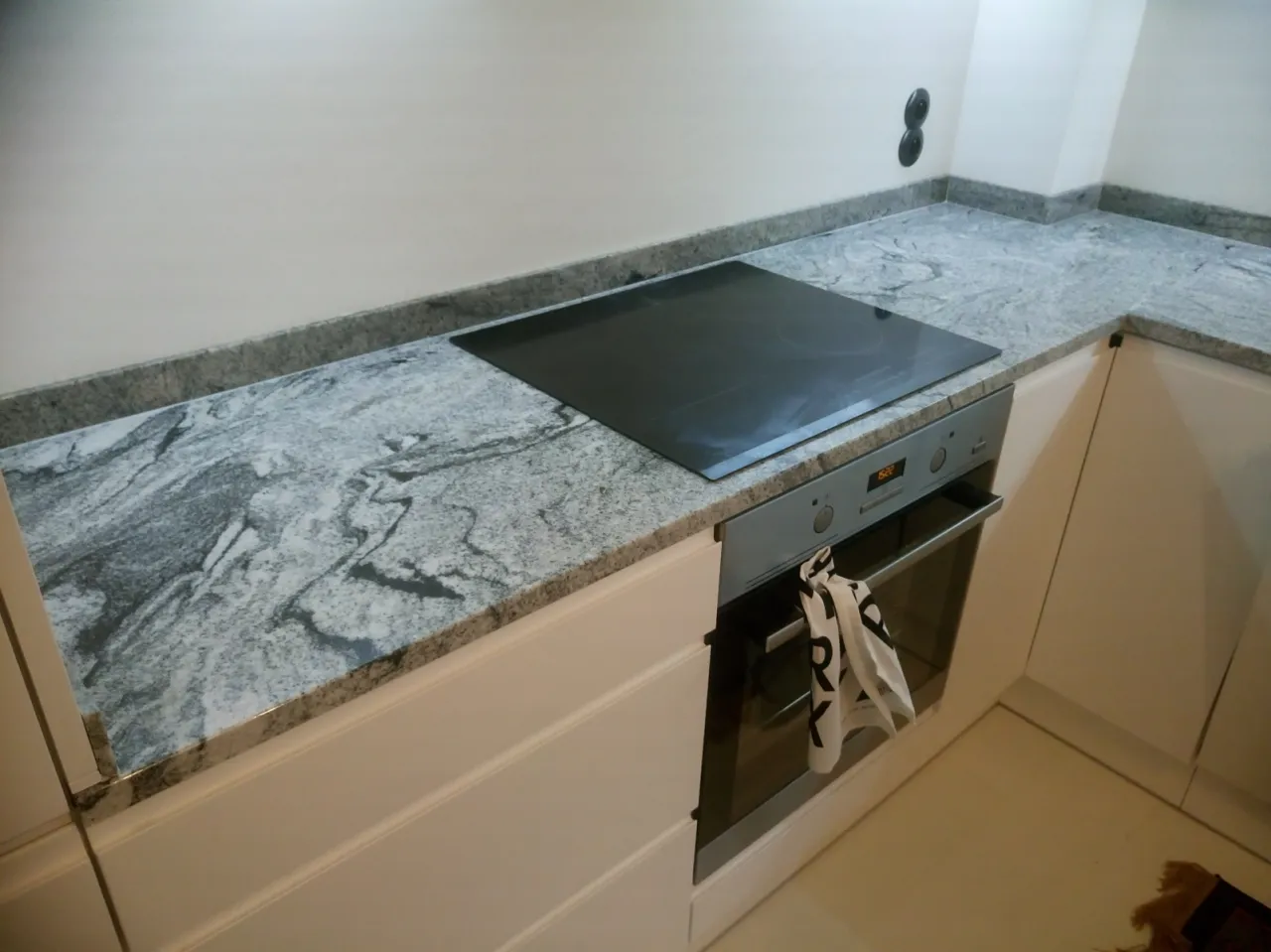 Zdjęcie Blat granitowy 2 czy 3 cm - co wybrać, aby uniknąć rozczarowania?