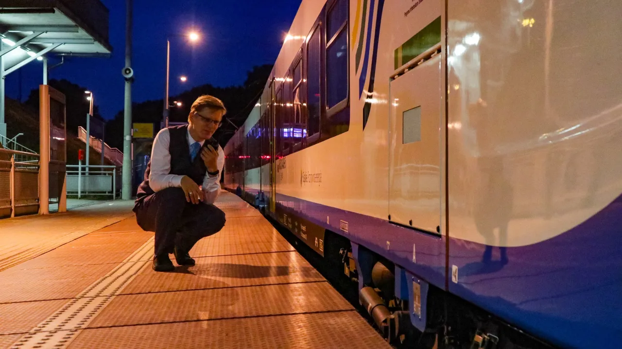 Zdjęcie Jak zostać konduktorem w PKP Intercity - poznaj wymagania i kroki