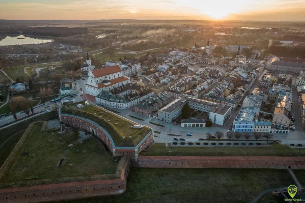 Zdjęcie Atrakcje przyciągające turystów do Zamościa – zabytki, wydarzenia i więcej
