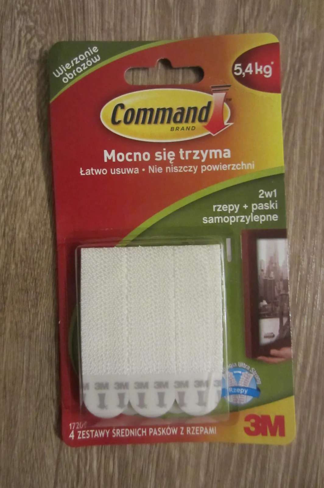 Zdjęcie Jak powiesić obrazek bez gwoździ i nie uszkodzić ściany?
