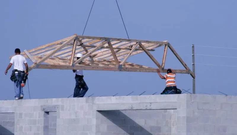 Zdjęcie Ile kosztuje podniesienie dachu? Sprawdź, co wpływa na cenę
