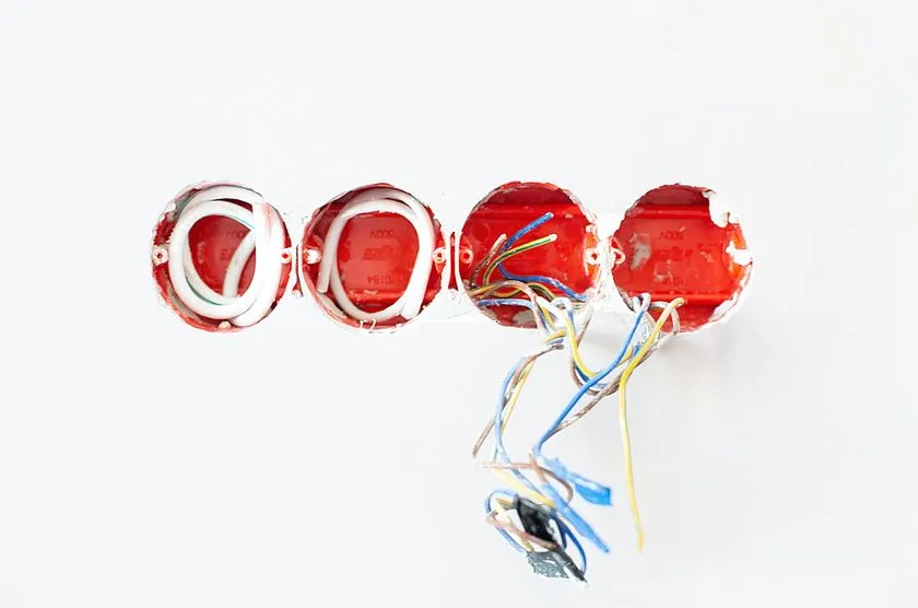Zdjęcie Jakie przewody elektryczne pod tynk wybrać, aby uniknąć problemów?