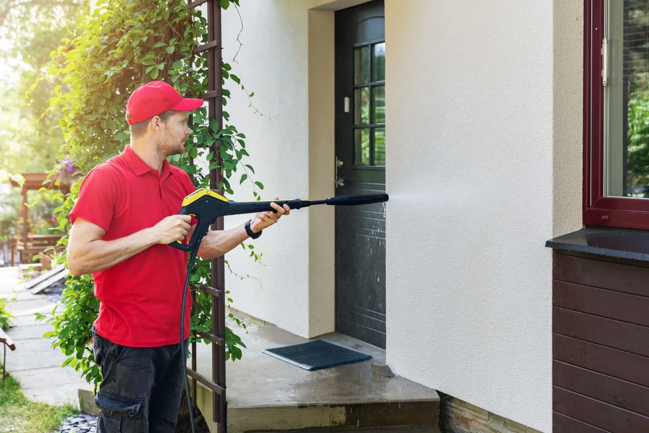 Zdjęcie Jak wyczyścić elewację z błota i uniknąć uszkodzeń powierzchni