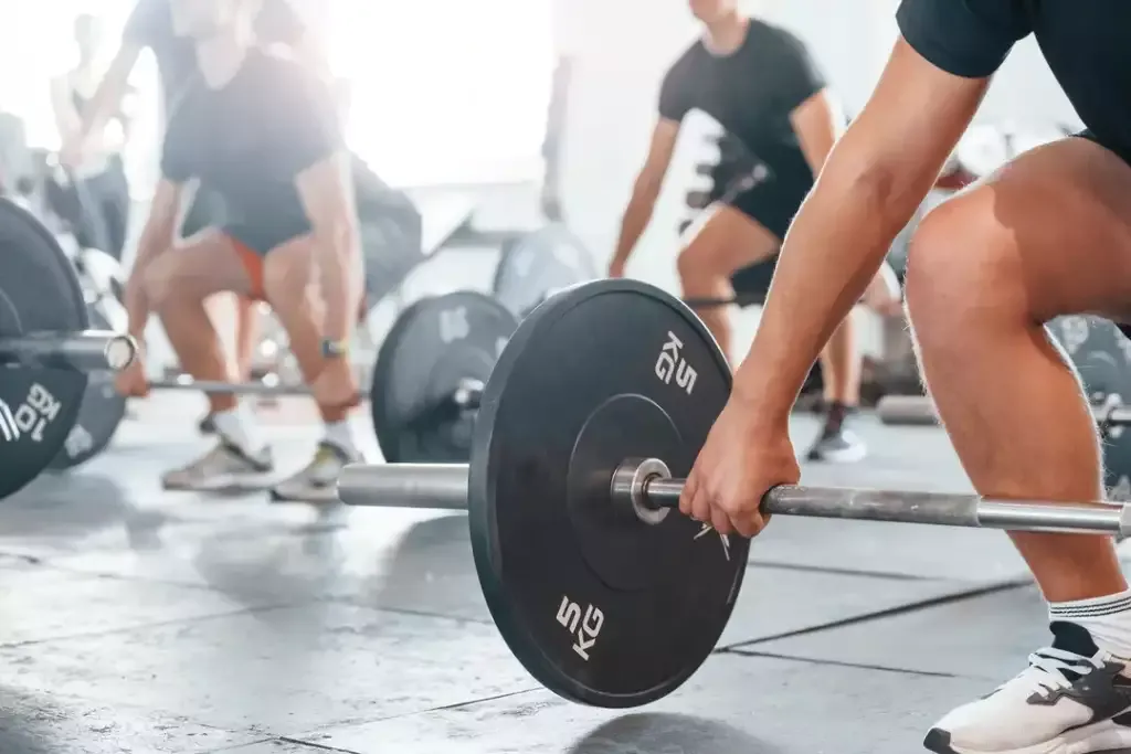 Zdjęcie Trening siłowy ile kcal: Ile kalorii naprawdę spalasz na siłowni?