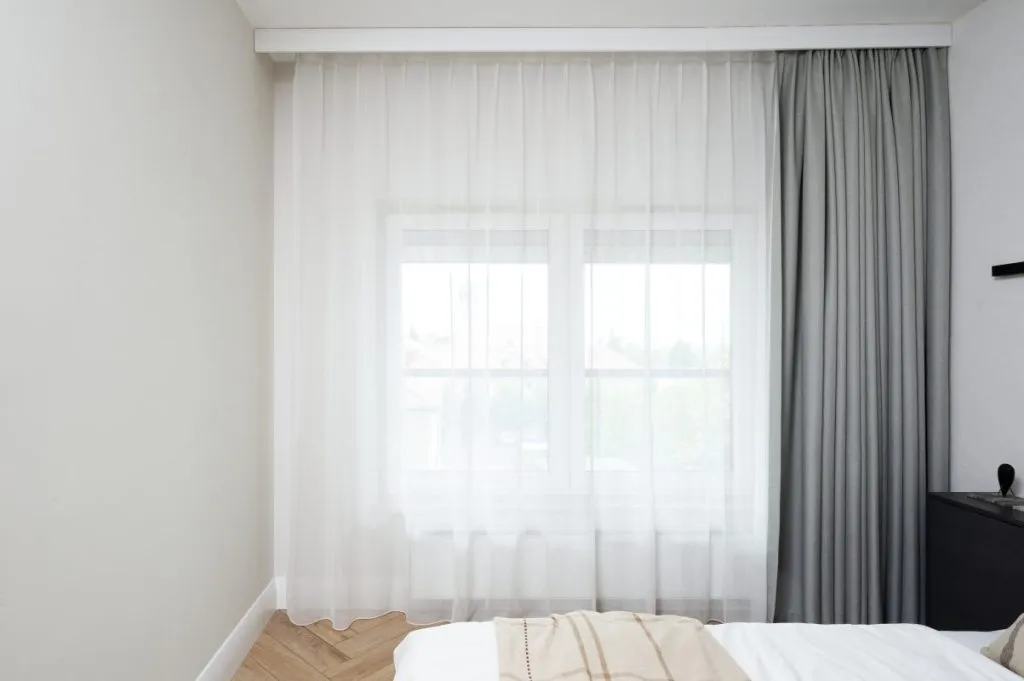 Zdjęcie Jak dobrać szerokość firanki do karnisza i uniknąć błędów