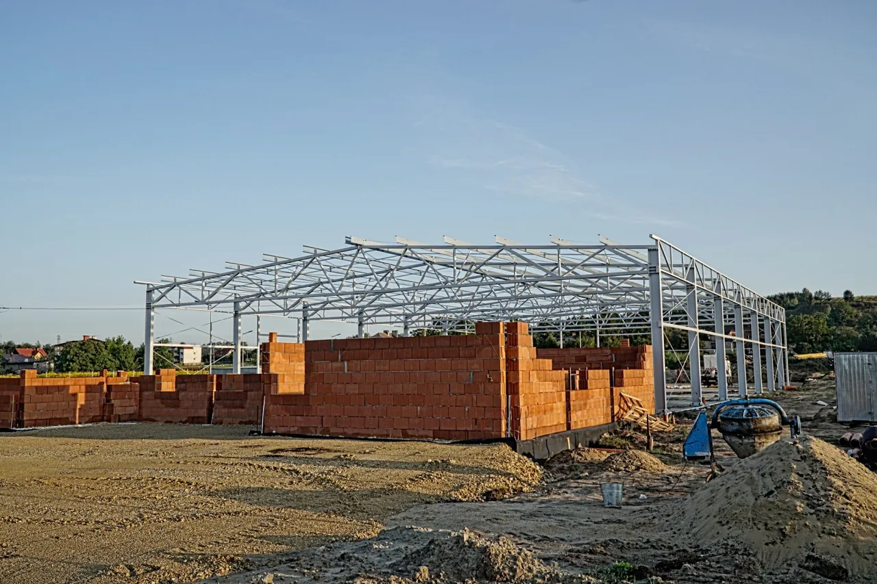 Zdjęcie Beton komórkowy czy ceramika – który materiał lepszy do budowy?