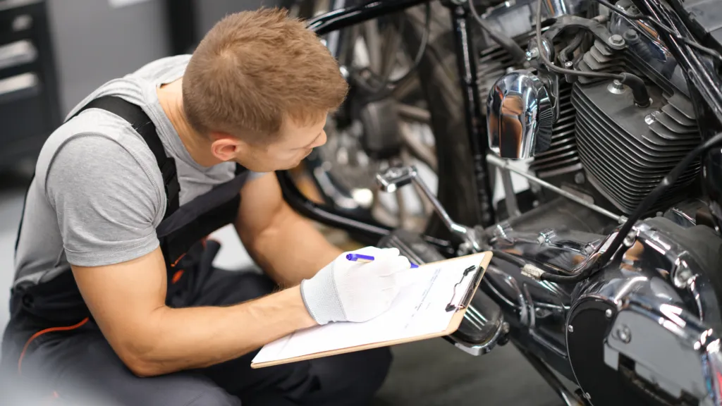 Zdjęcie Ile kosztuje wymiana oleju w motocyklu? Zaskakujące ceny i czynniki wpływające na koszty