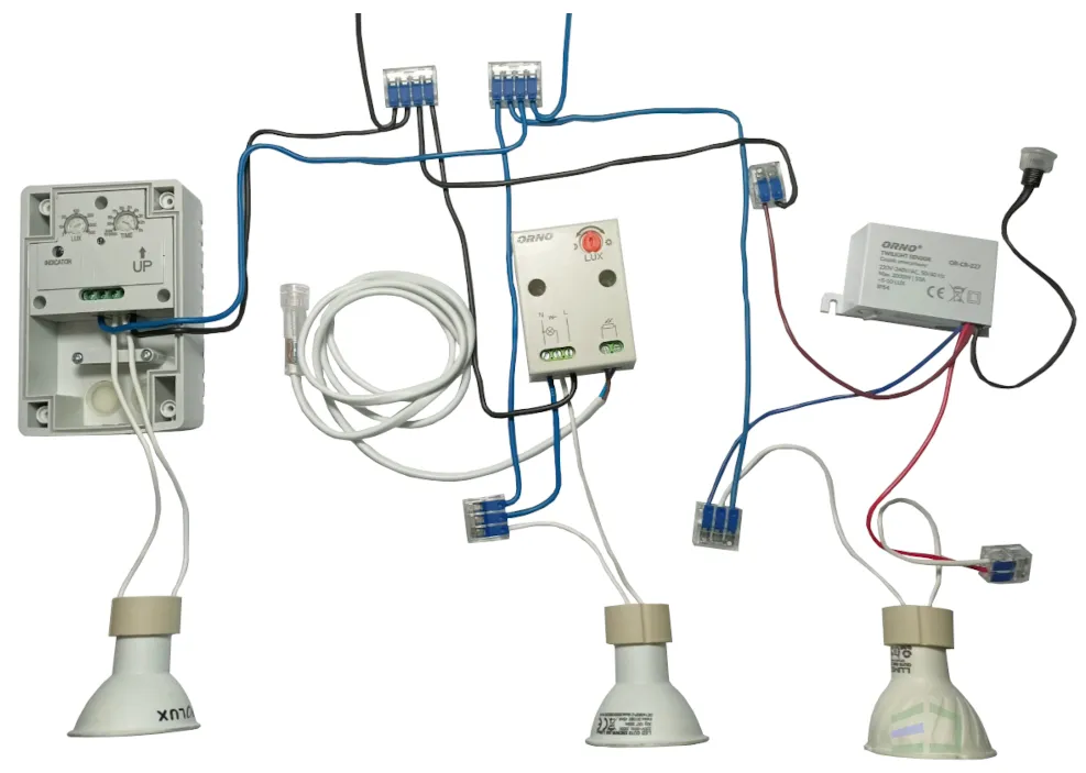 Zdjęcie Jak podłączyć czujnik ruchu do lampy zewnętrznej - uniknij błędów w instalacji