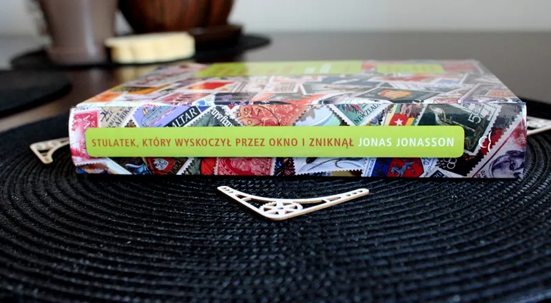 Zdjęcie Stulatek, który wyskoczył przez okno – zaskakująca historia życia