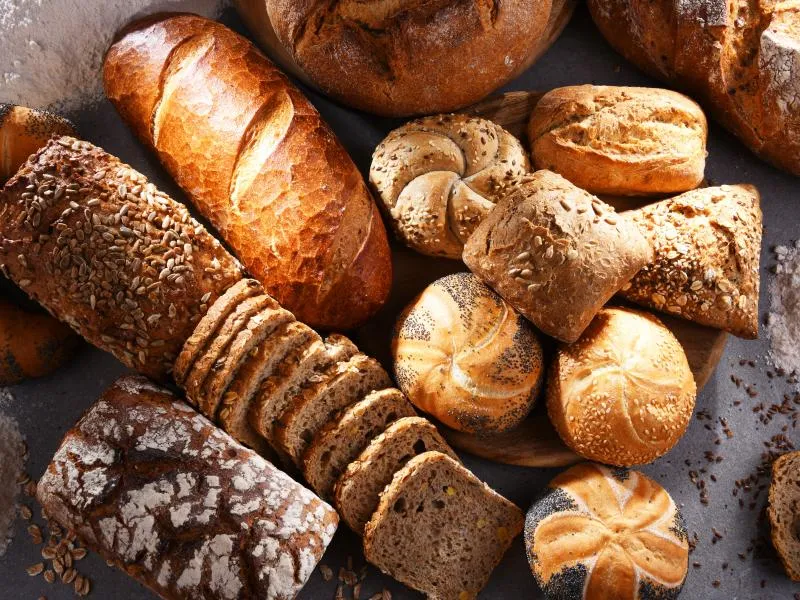Zdjęcie Ile kalorii ma kromka chleba? Poznaj kaloryczność pieczywa