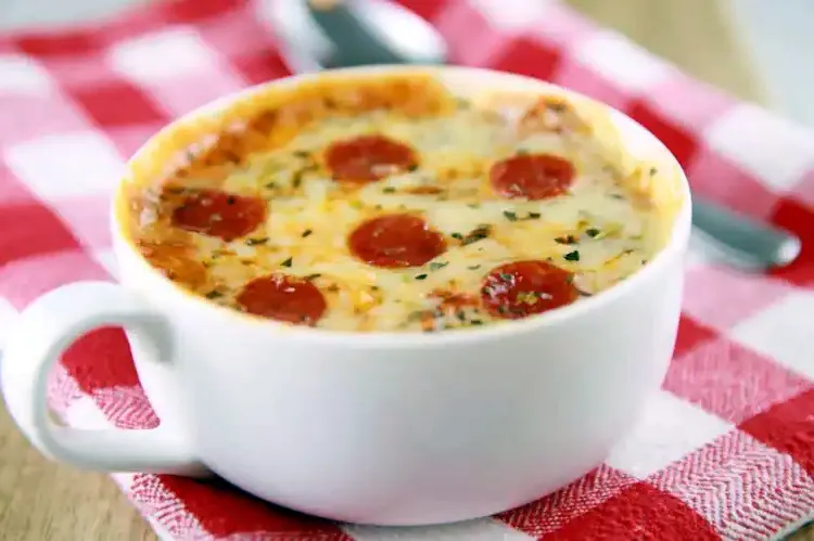 Zdjęcie Jak upiec pizzę w mikrofali – szybkie przepisy i cenne wskazówki