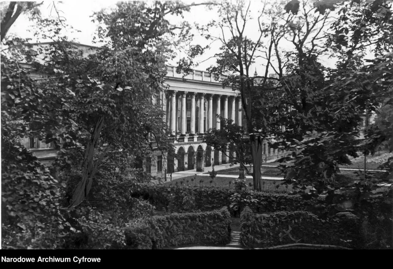 Zdjęcie Kto wybudował pałac saski w Warszawie? Fascynująca historia i architektura