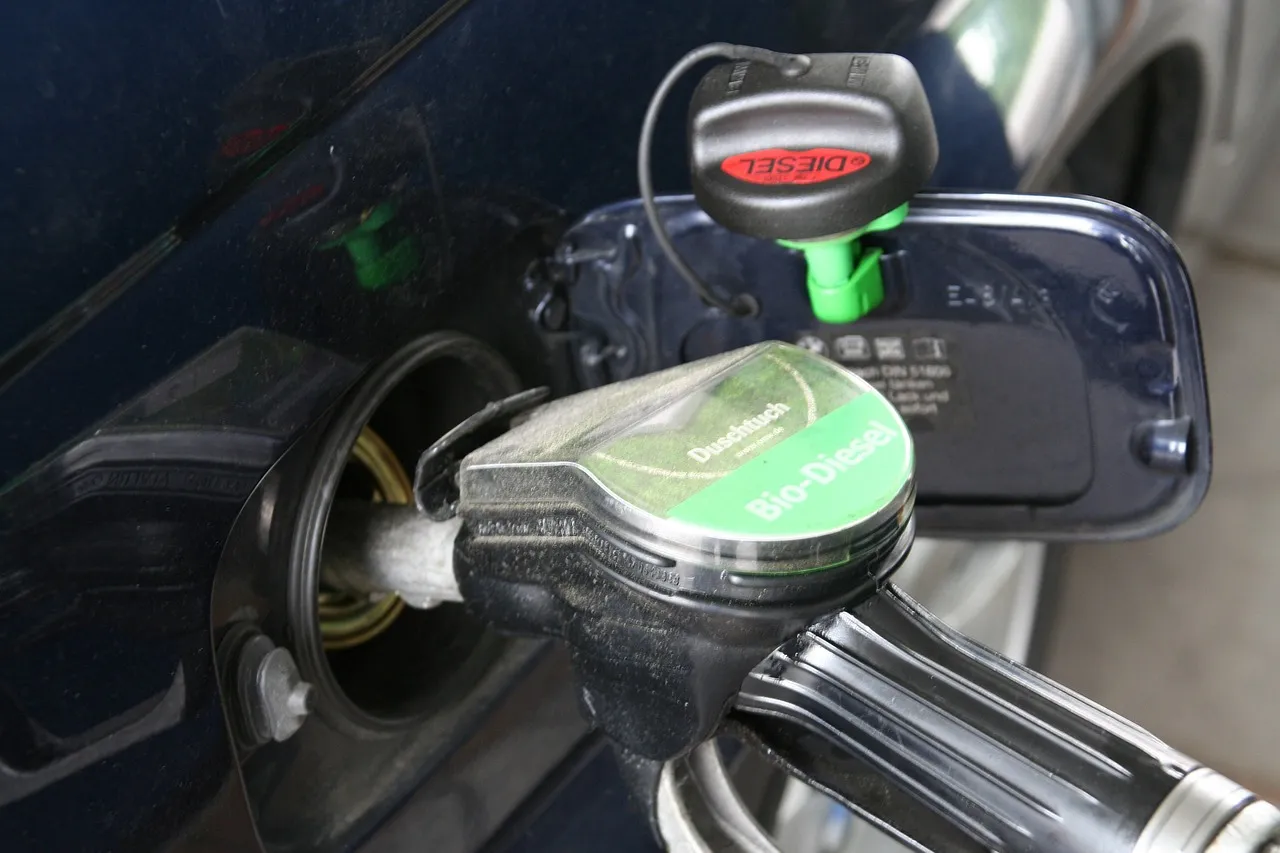 Zdjęcie A cómo está el litro de gasolina en Colombia y su impacto en tu bolsillo