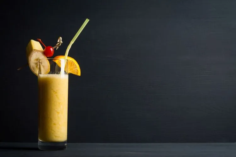 Zdjęcie Najlepsze drinki z likierem bananowym, które zaskoczą Twoje podniebienie