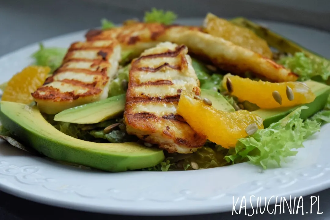 Zdjęcie Przepis na sałatkę z halloumi i pomarańczą: szybka i prosta