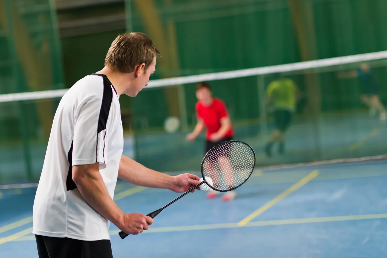 Zdjęcie Korty badmintonowe w Warszawie: Gdzie znaleźć najlepsze lokalizacje?