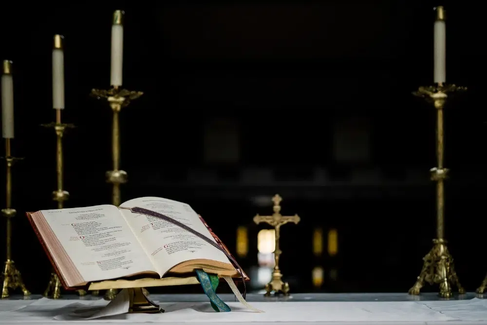 Zdjęcie Z czego składa się msza święta? Odkryj tajemnice liturgii