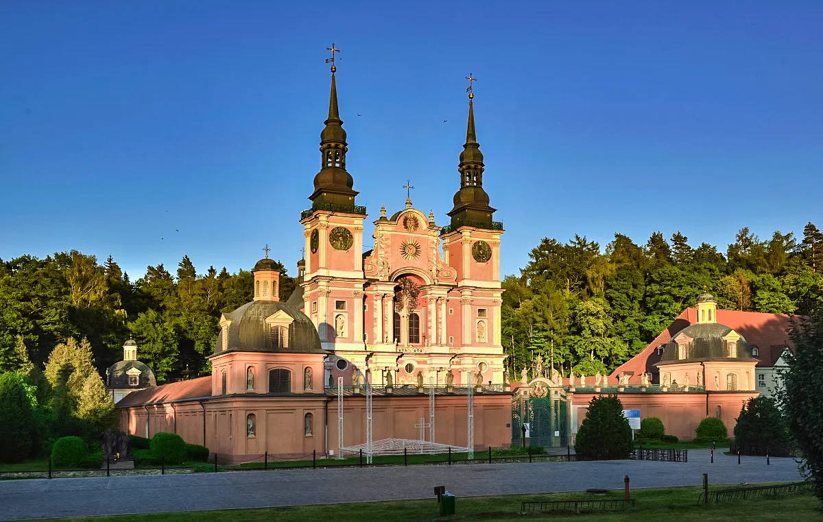 Zdjęcie Sanktuarium maryjne w Polsce - odkryj ich niezwykłe historie i cuda