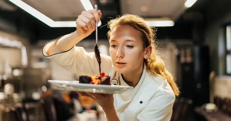 Zdjęcie Ile zarabia szef kuchni w hotelu? Zaskakujące różnice w wynagrodzeniu