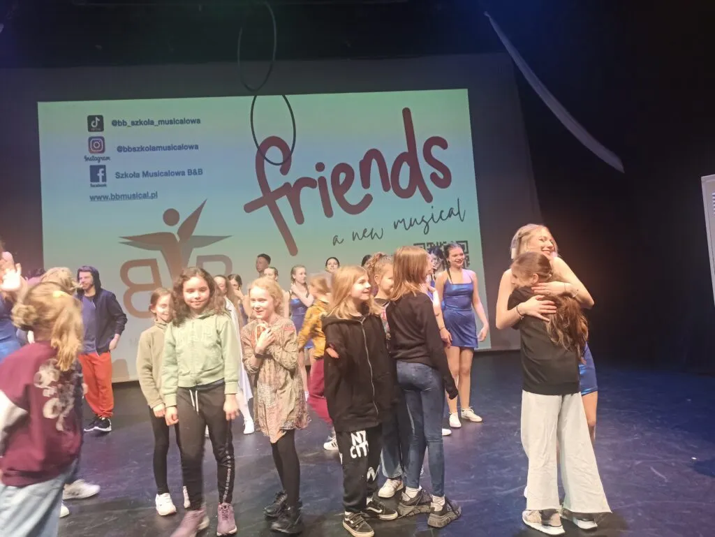 Zdjęcie Spektakl Friends w Polsce: Odkryj różnorodność przedstawień teatralnych
