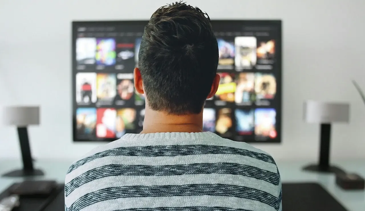 Zdjęcie Czy oglądanie filmów od 16 lat to grzech? odpowiedź z perspektywy moralnej i religijnej