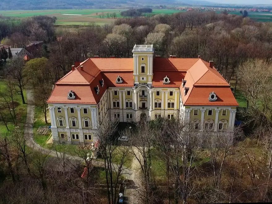 Zdjęcie Kto jest obecnym właścicielem zamku w Pieszycach po Hajduku?