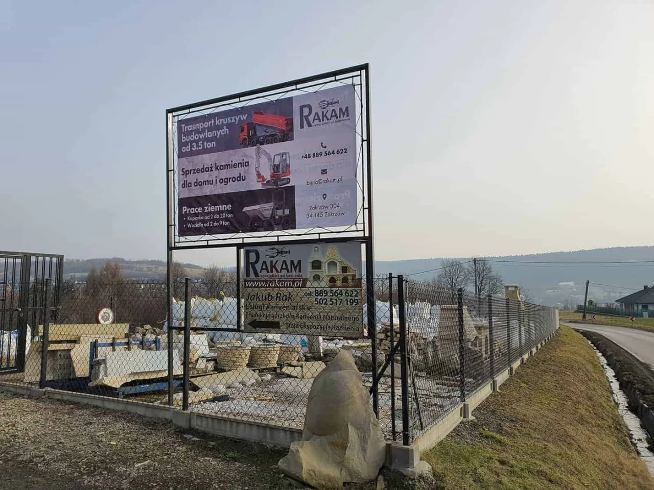Zdjęcie Czy trzeba mieć pozwolenie na reklamę na płocie? Oto co musisz wiedzieć