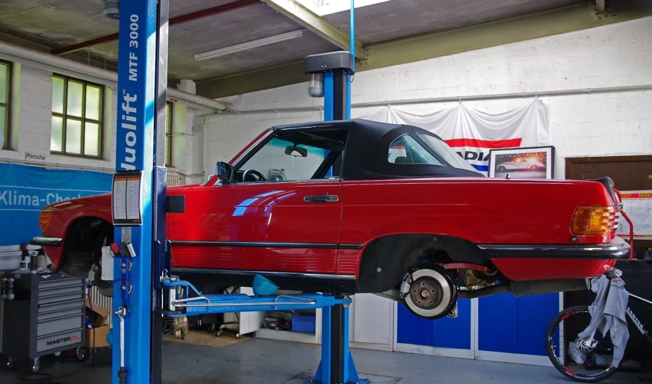Zdjęcie Auto Challenge – gdzie ma warsztat Maciek? Znajdź go w Niemczech