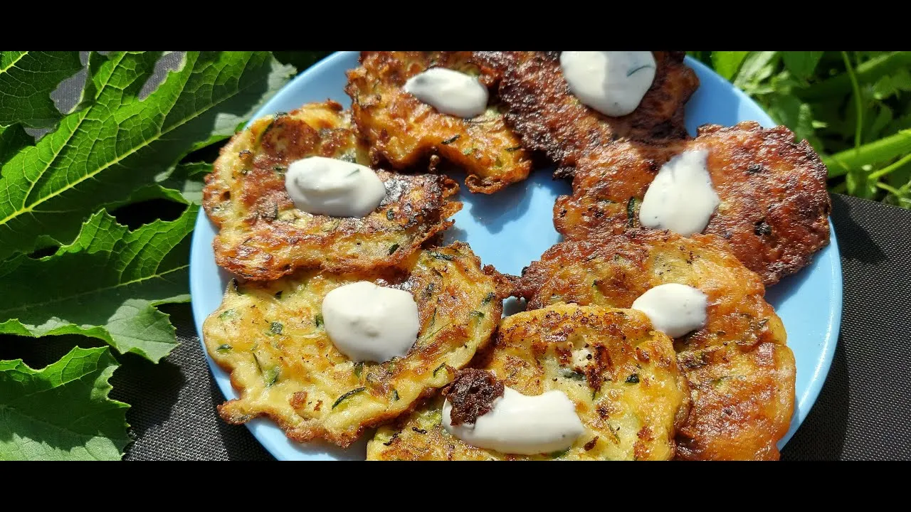 Zdjęcie Jaki sos do placków z cukinii? Odkryj najlepsze smaki i przepisy