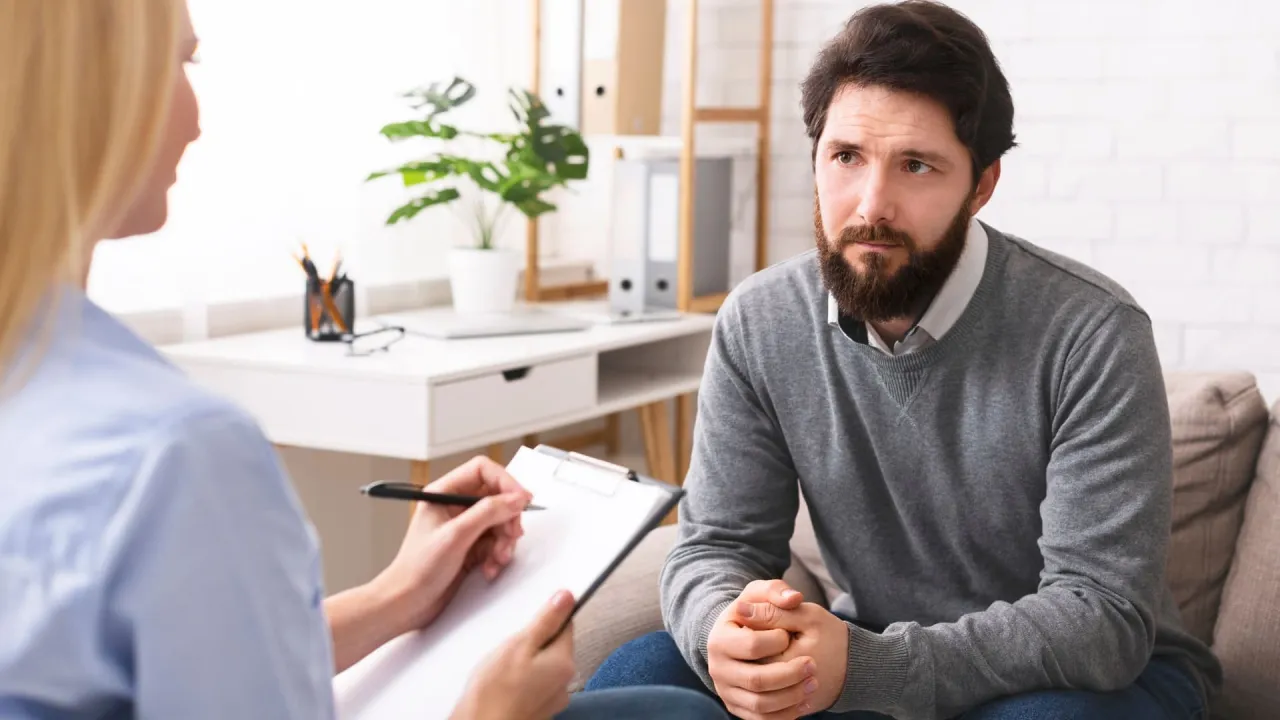 Zdjęcie Jak długo trwa L4 od psychiatry? Sprawdź maksymalne terminy zwolnienia