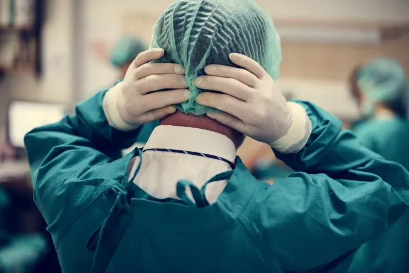 Zdjęcie Czym zajmuje się neurochirurg? Poznaj kluczowe obszary jego pracy