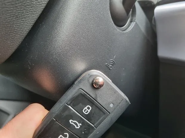 Zdjęcie Jak awaryjnie otworzyć Toyotę Yaris bez kluczyka - skuteczne sposoby