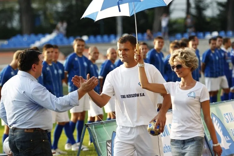 Zdjęcie Średnie zarobki piłkarzy w Polsce: co naprawdę zarabiają w ligach?