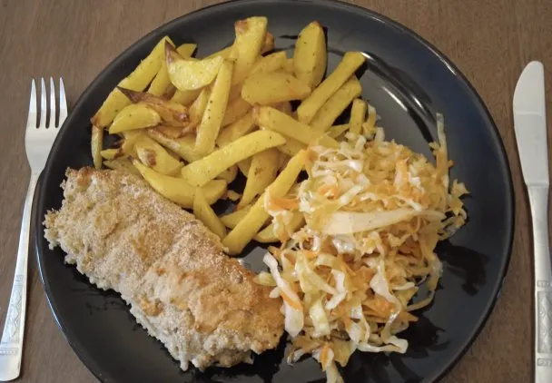 Zdjęcie Pyszny filet z ryby smazony na grillu w chrupiącej bułce. Prosty przepis krok po kroku