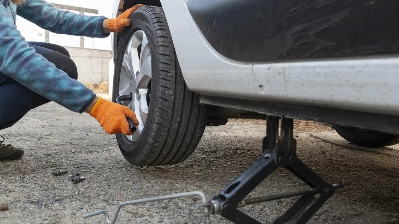Zdjęcie Jak łatwo zdjąć koło zapasowe w Peugeot Boxer – krok po kroku bez problemów