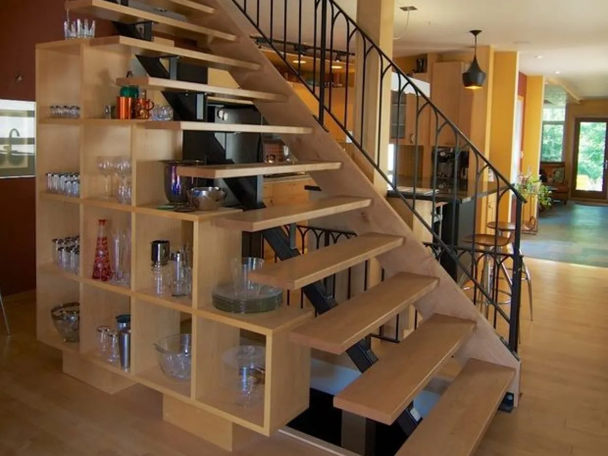 Zdjęcie Jak zabudować przestrzeń pod schodami i zyskać cenne miejsce w domu